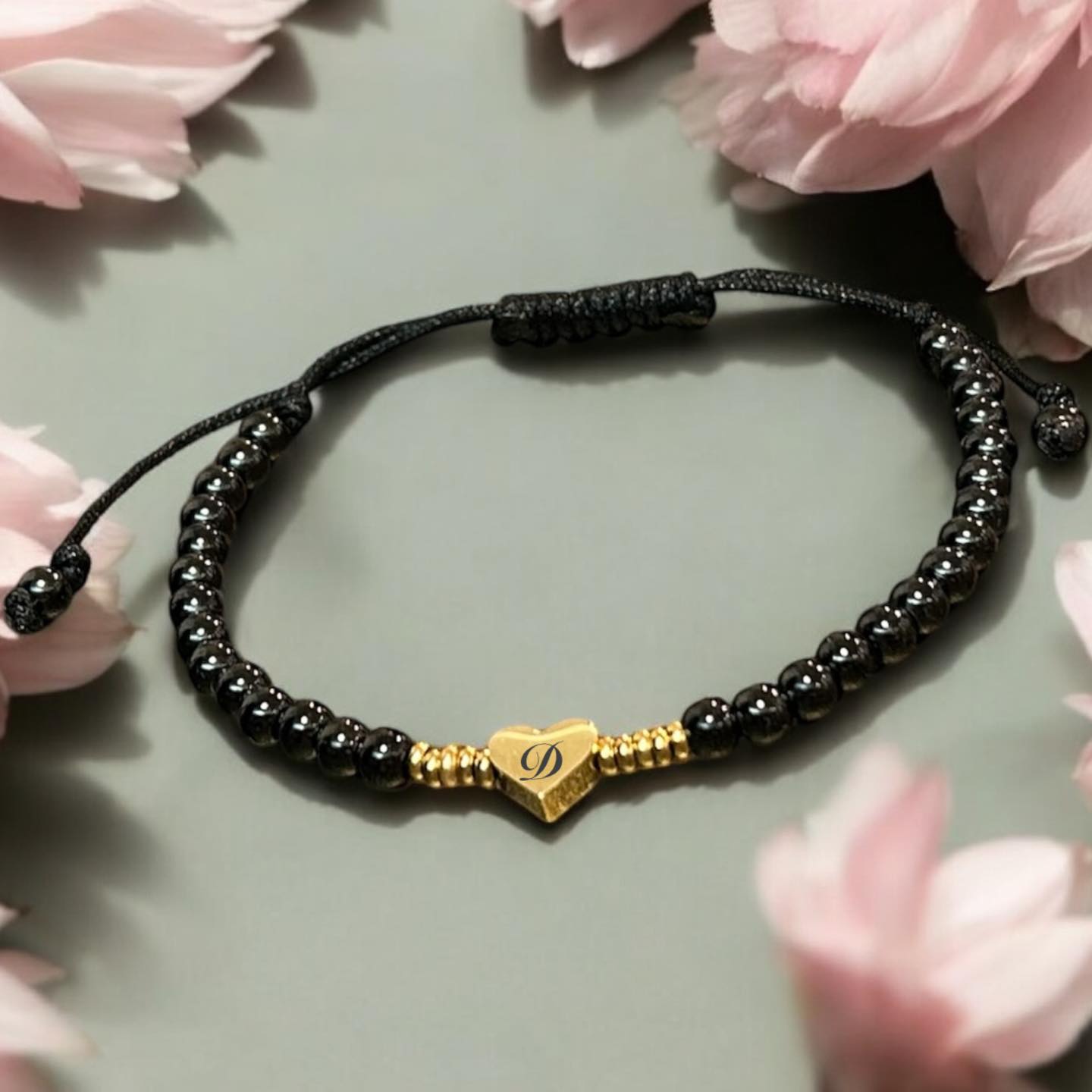 черна гривна с гравирано сърце подарък