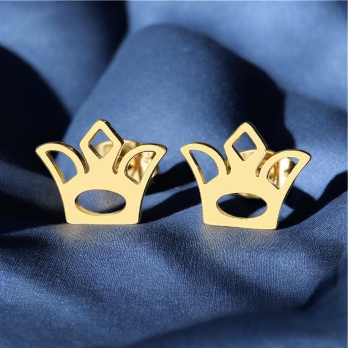 Обеци с корона подарък