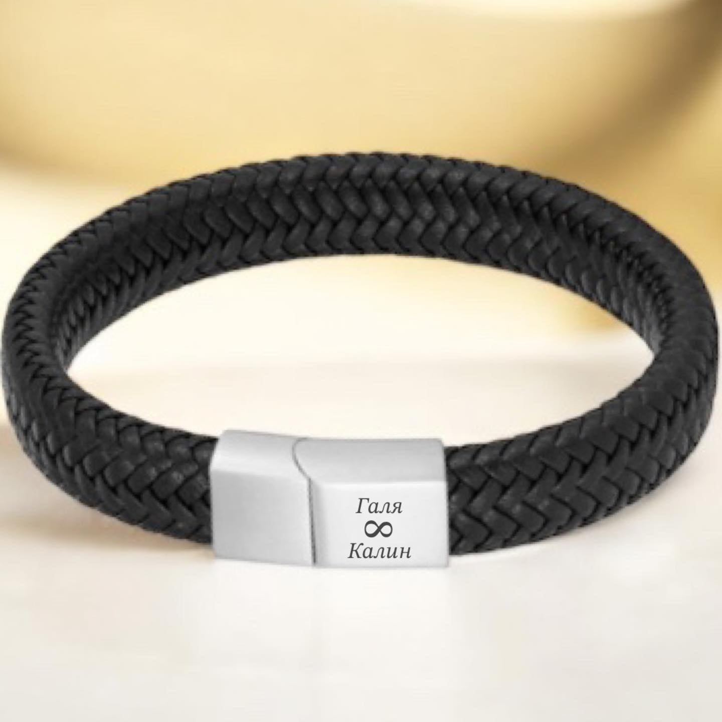 гравирана мъжка гривна със сребриста плочка подарък