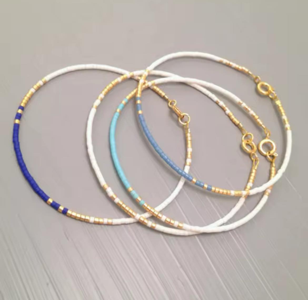 гривна с бели и цветни ъниста Миюки подарък