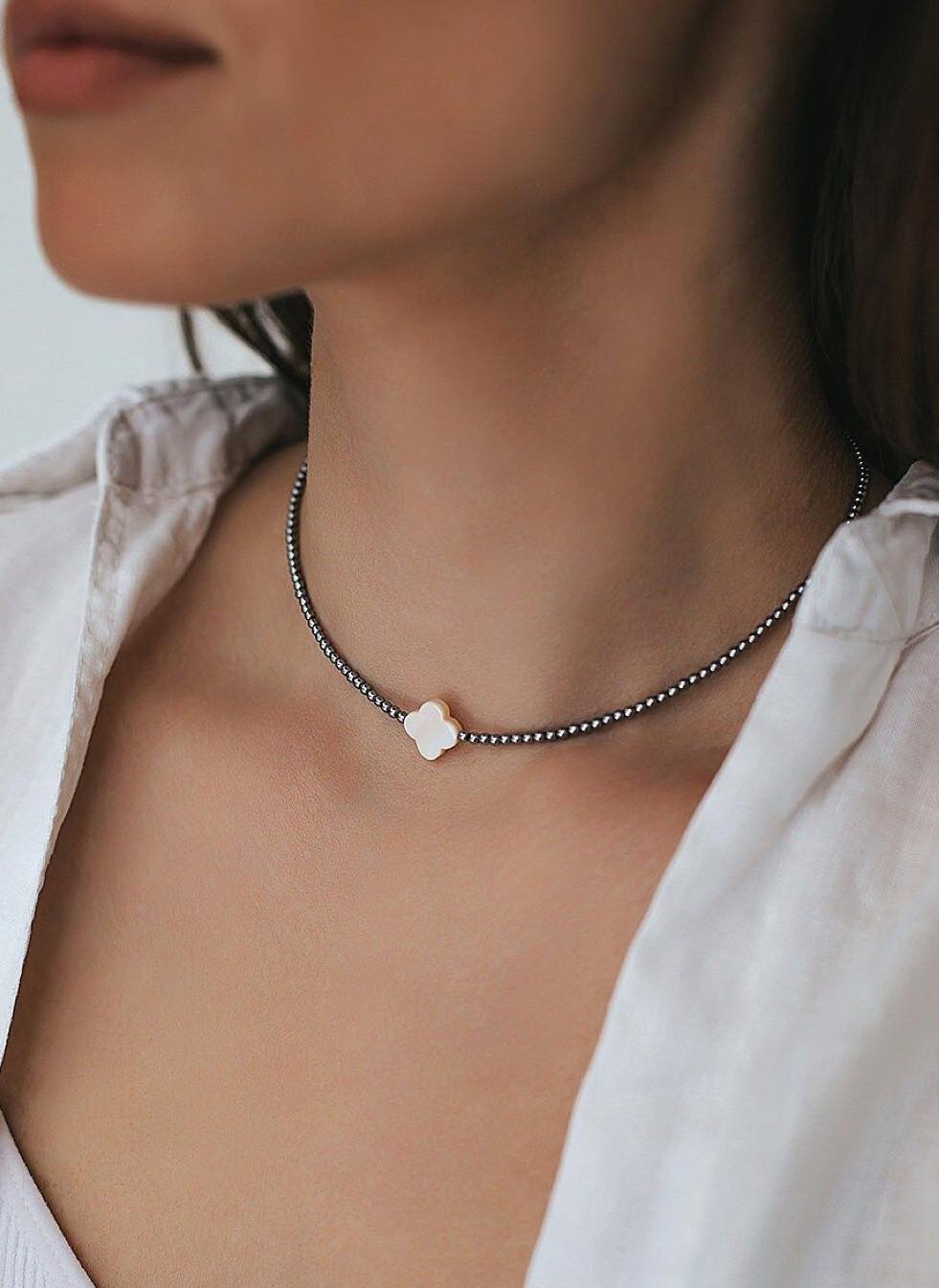 Чокър с хематит и седефена детелина подарък