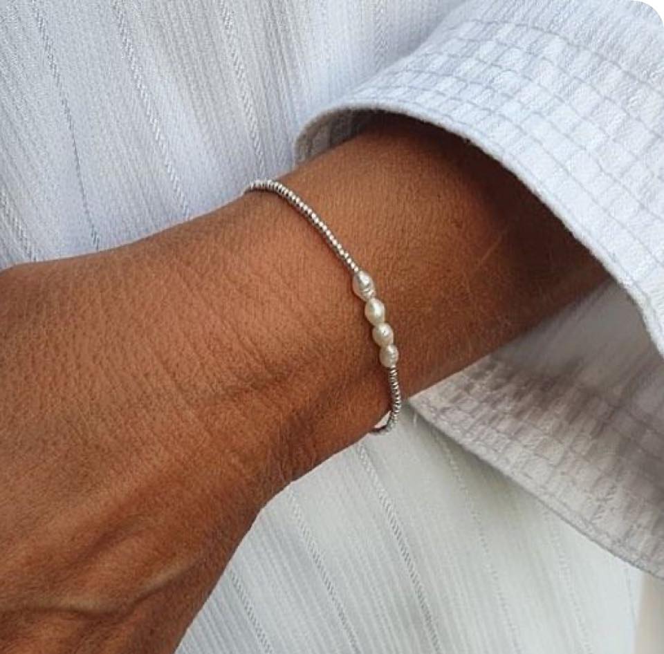 Сива гривна за ръка с перли подарък