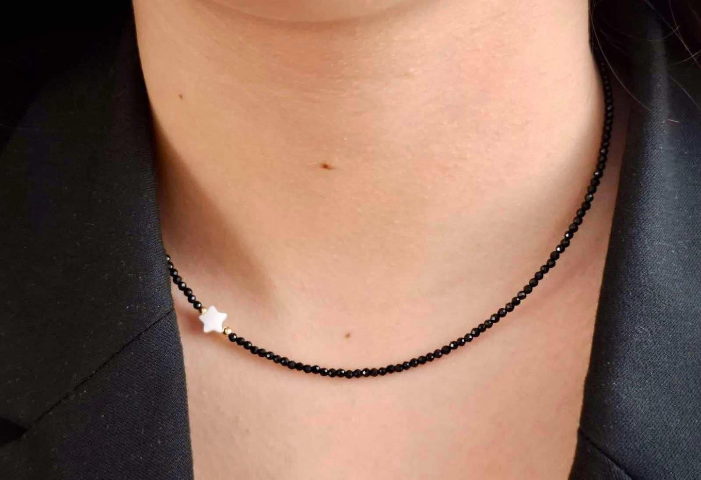 черен чокър от мъниста и седефена звезда подарък
