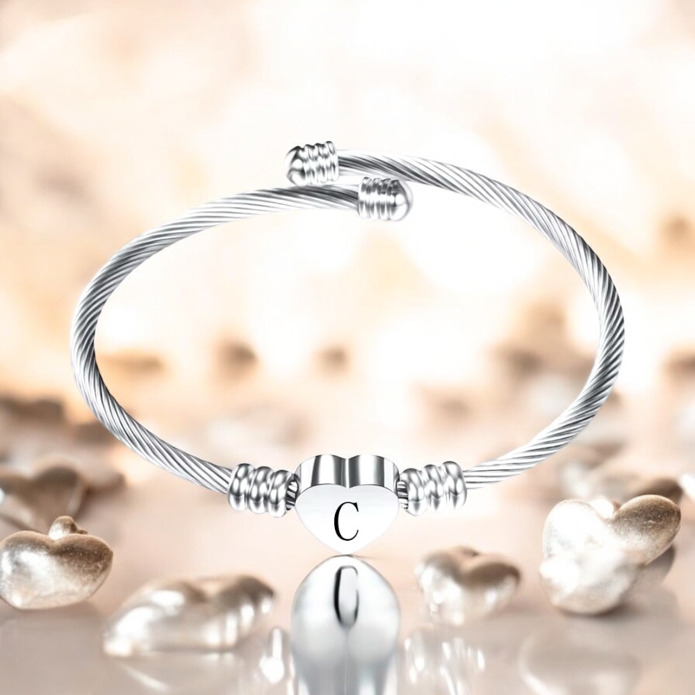 Твърда гривна с гравирано сърце подарък