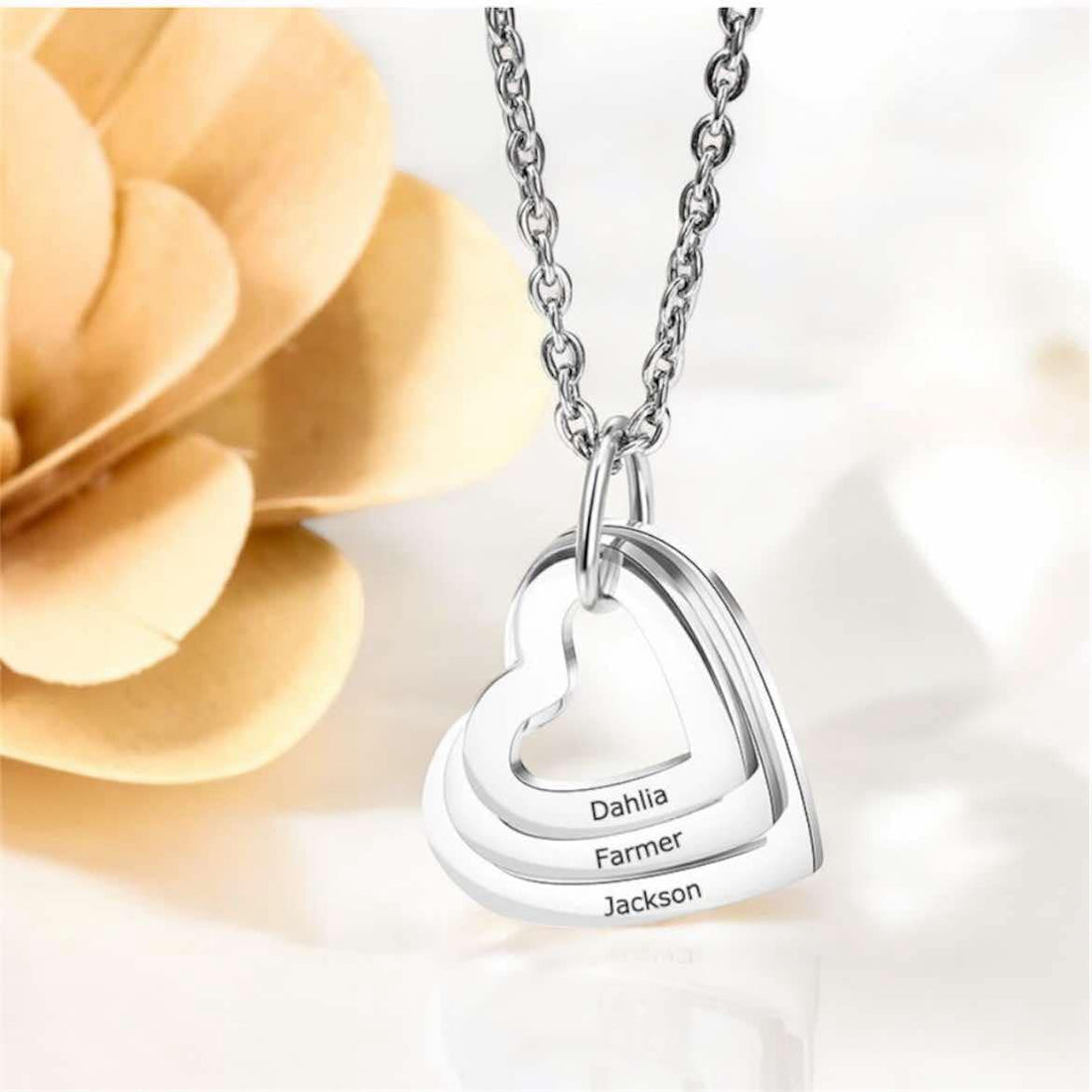 колие с тройно гравирано сърце подарък