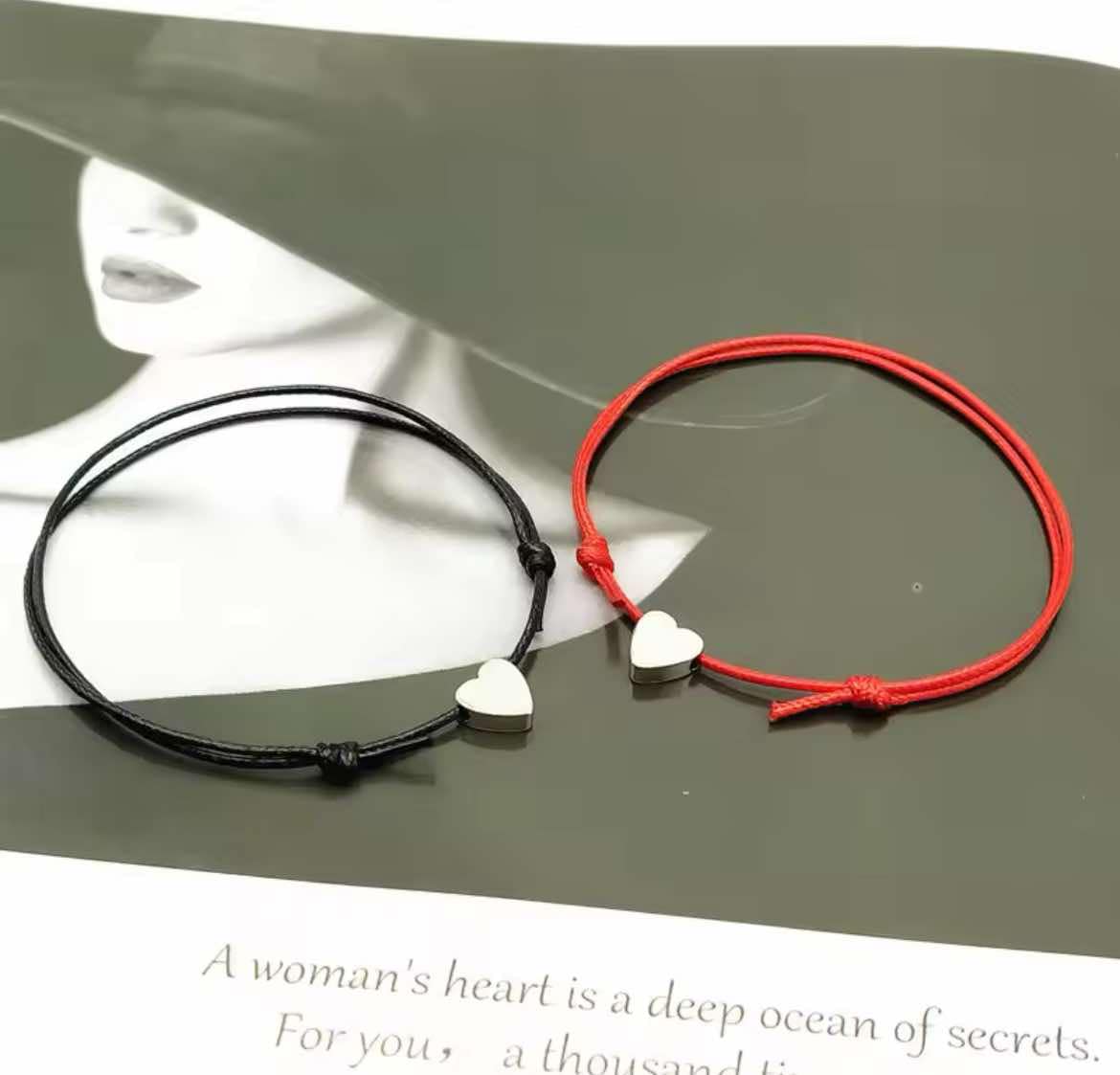 Комплект две гривни с конец и гравирани сърца подарък