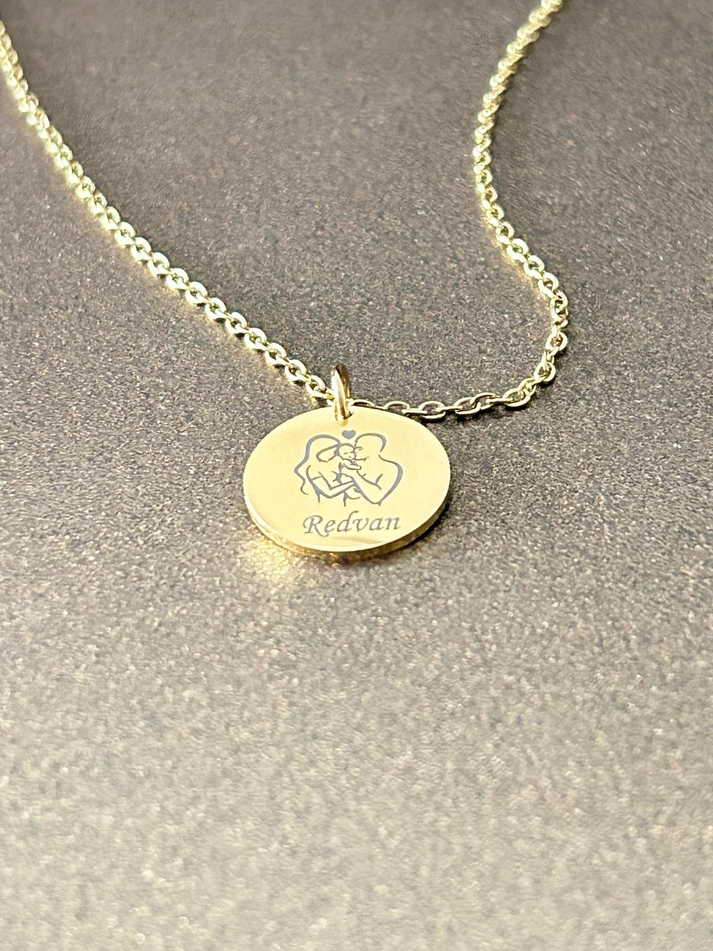 гравирано колие със семейство и име дата подарък