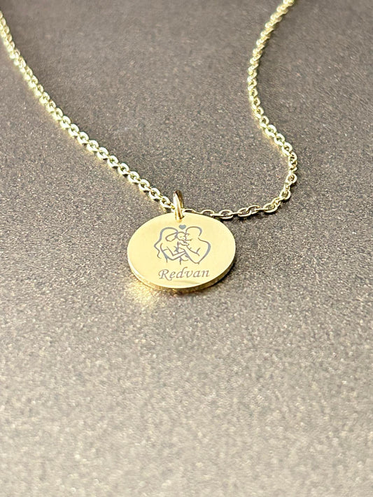 гравирано колие със семейство и име дата подарък