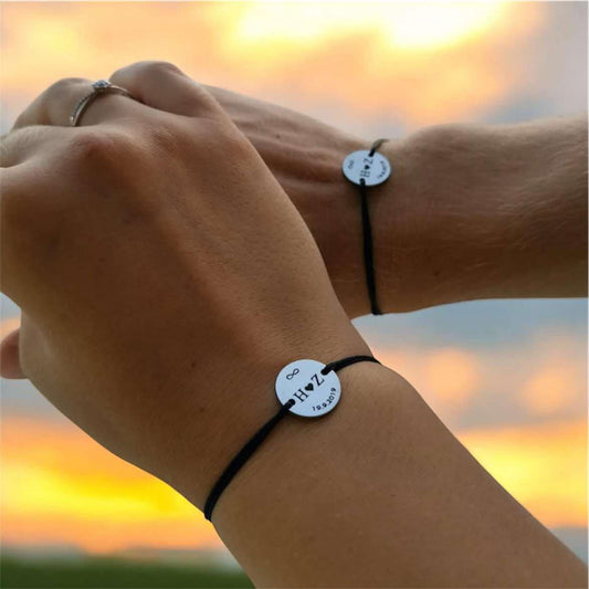 Комплект две гравирани  гривни с конец и сърце подарък