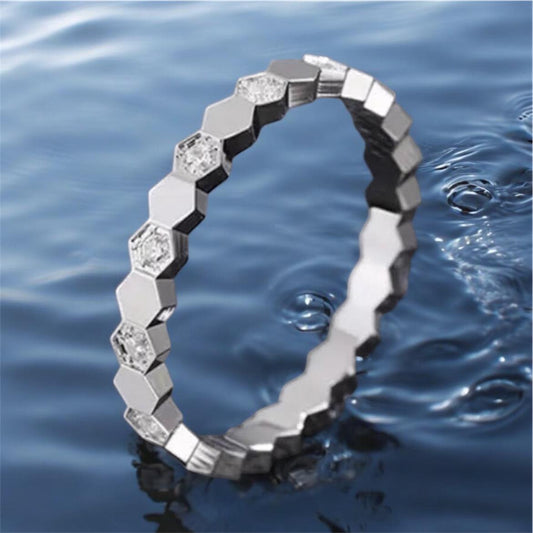 Пръстен с цирконии пчелна пита подарък