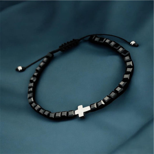 гривна с черни чешки кристали и кръст от хематит подарък