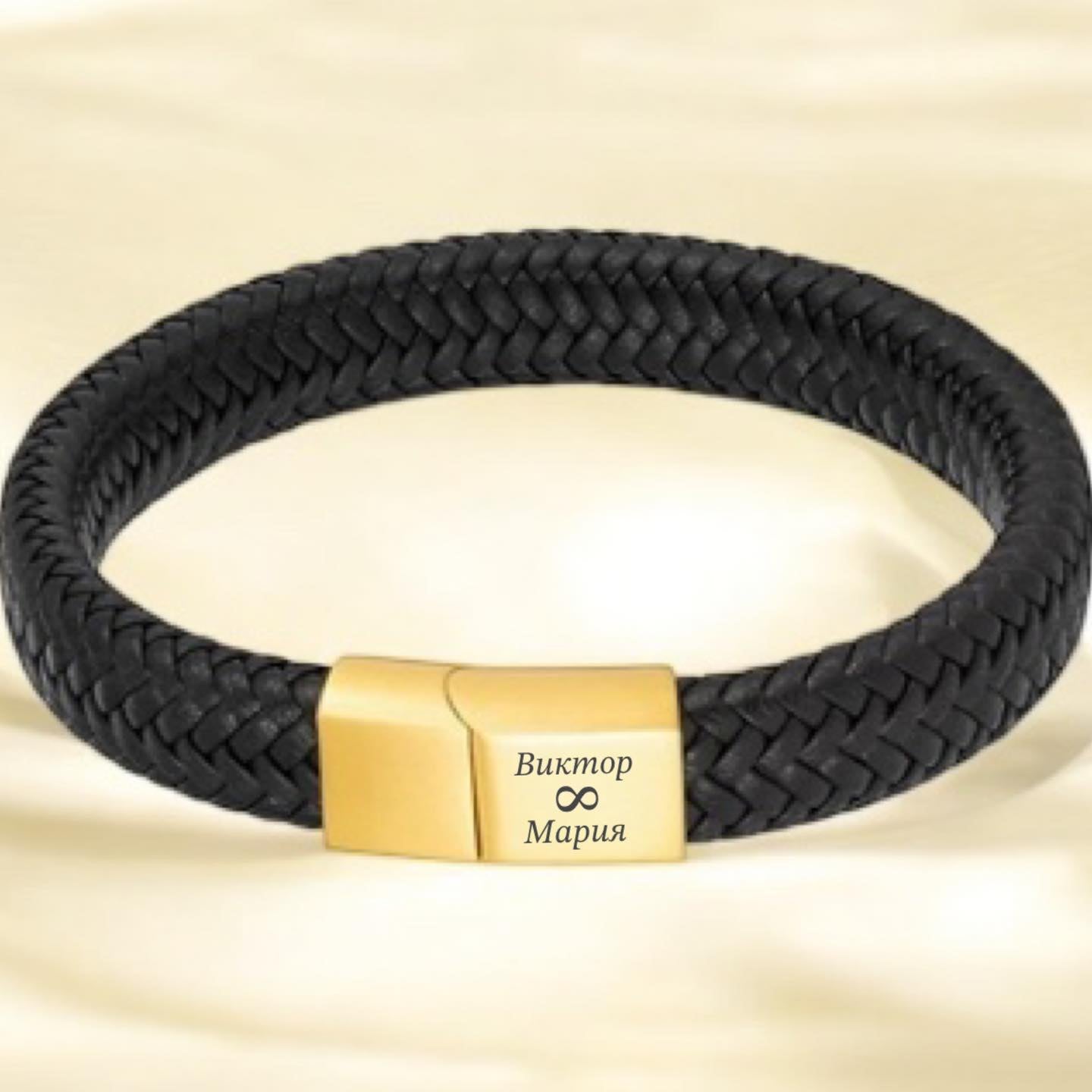 гравирана мъжка гривна със златиста плочка подарък