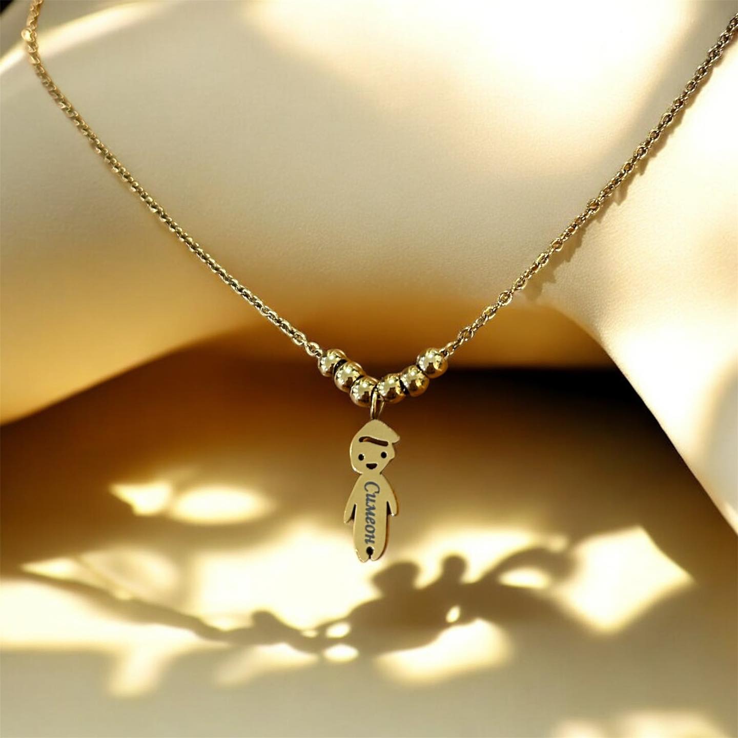 гравирано колие с момче с име подарък