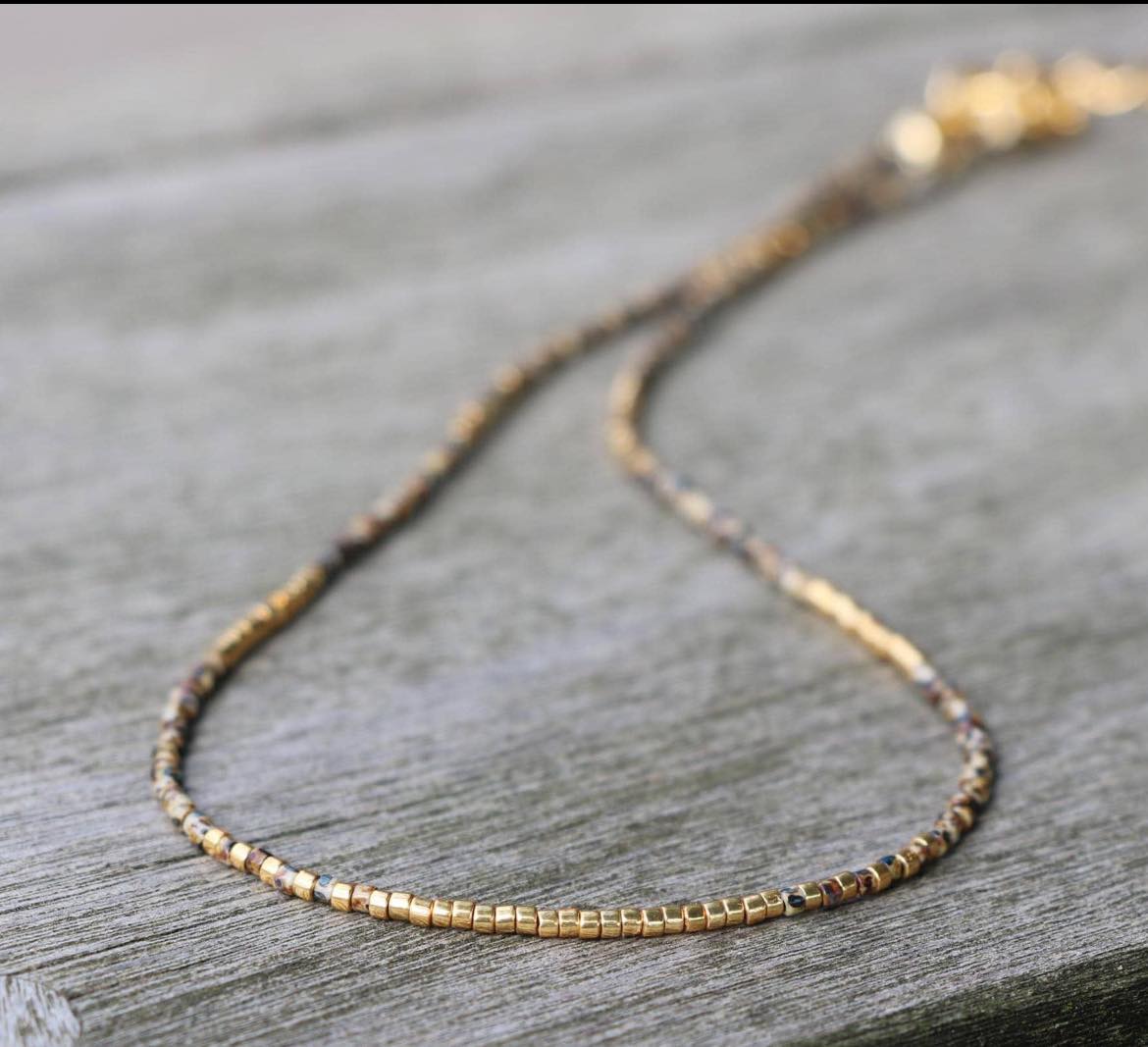 Колие по врата със златисти нюанси от мъниста Миюки подарък