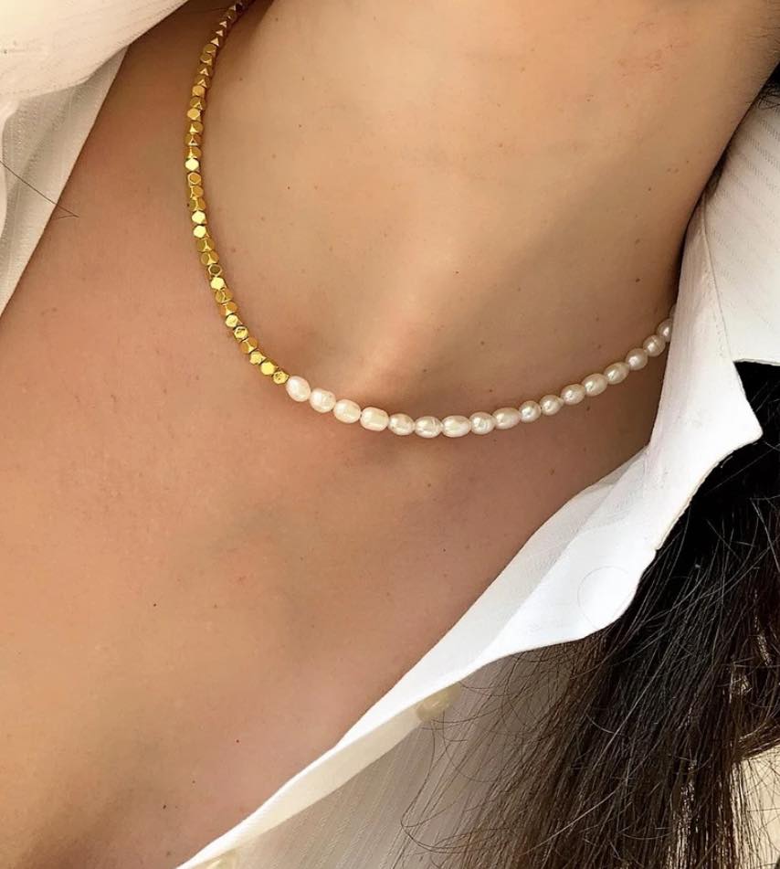 Колие по врата с естествени перли и хематит подарък