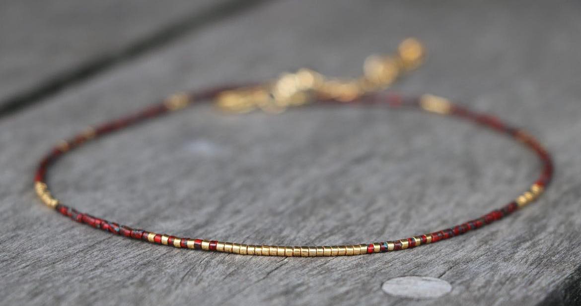 Колие по врата със златисти и червени мъниста Миюки подарък