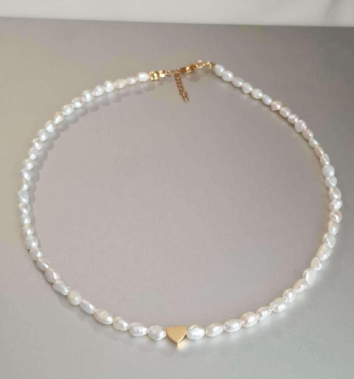 колие от естествени речни перли и сърце подарък