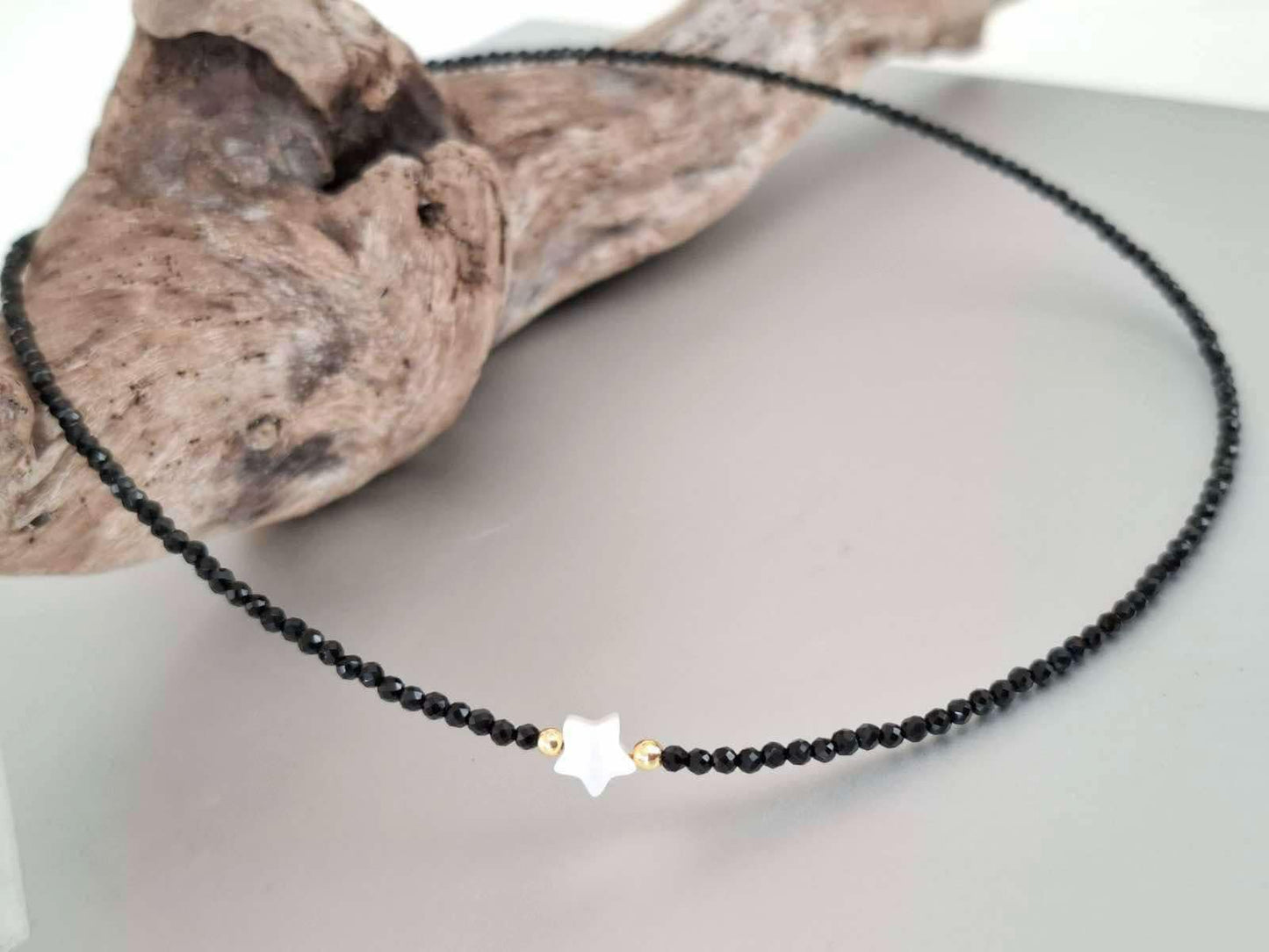 черен чокър от мъниста и седефена звезда подарък