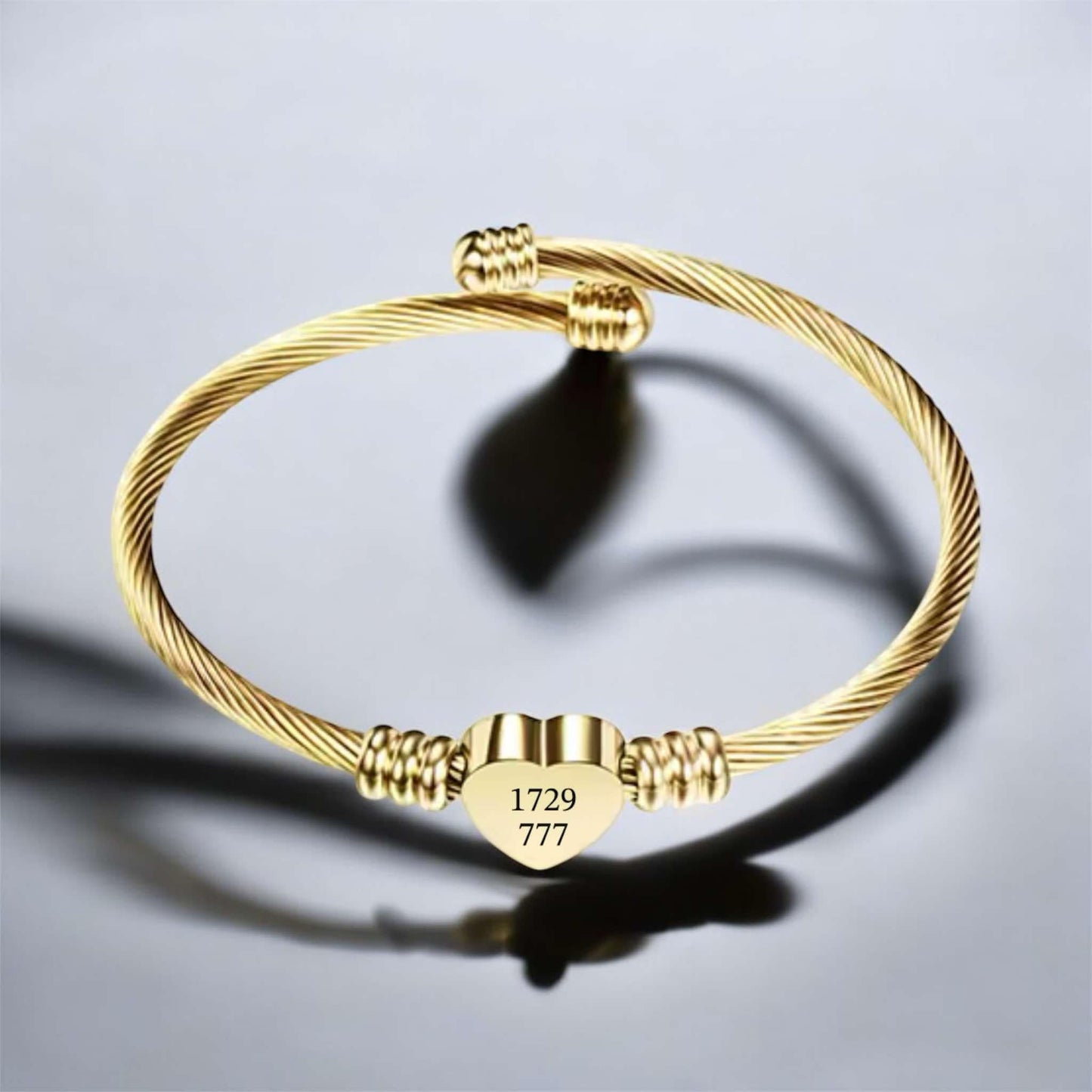 Твърда гривна с гравирано сърце подарък