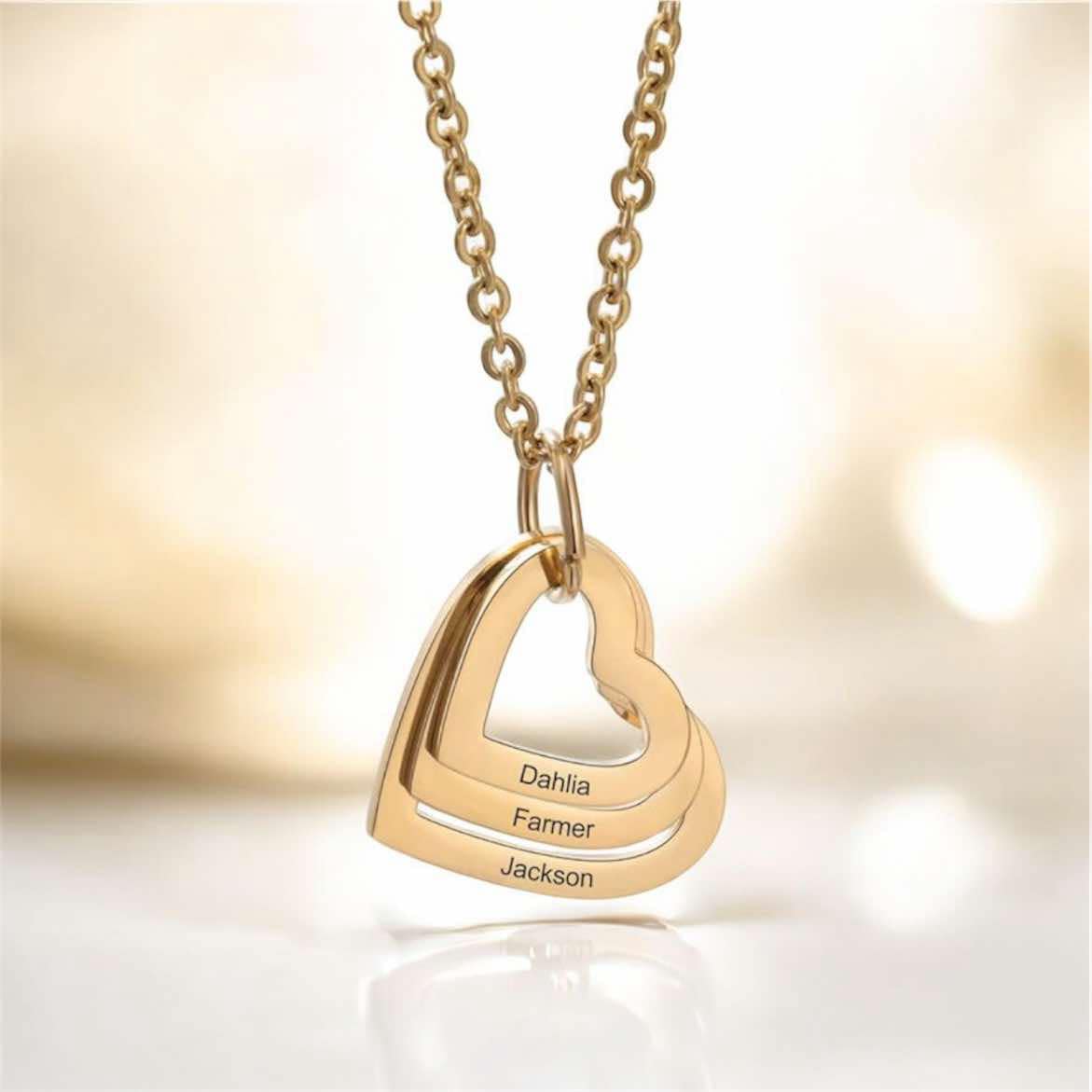 гравирано колие с три сърца с имена подарък