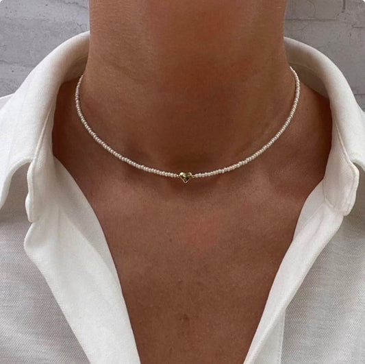 колие по врата с перлени маниста и сърце подарък