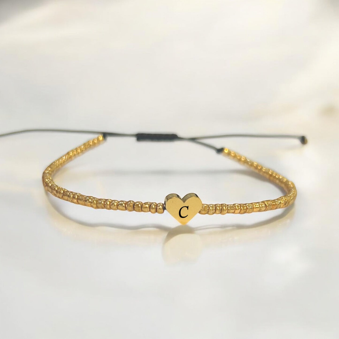 Златиста гривна с гравирано сърце подарък