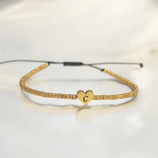 Златиста гривна с гравирано сърце подарък