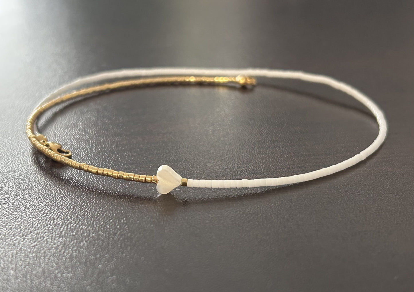 колие по врата  с мъниста и седефено сърце подарък