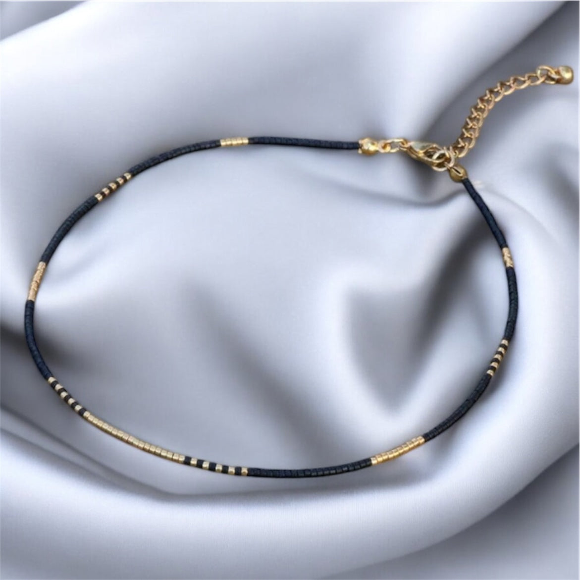 колие чокър с черни излатисти мъниста подарък