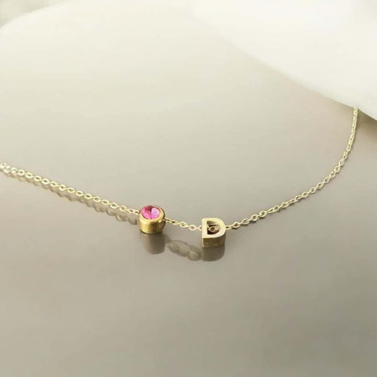 колие с буква и камъче подарък