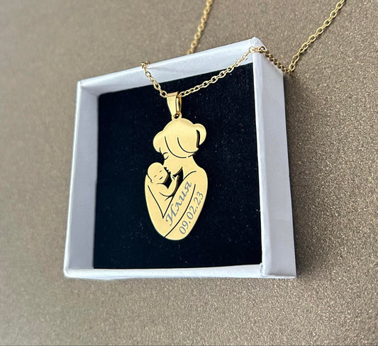 гравирано колие майка с бебе с дата име подарък