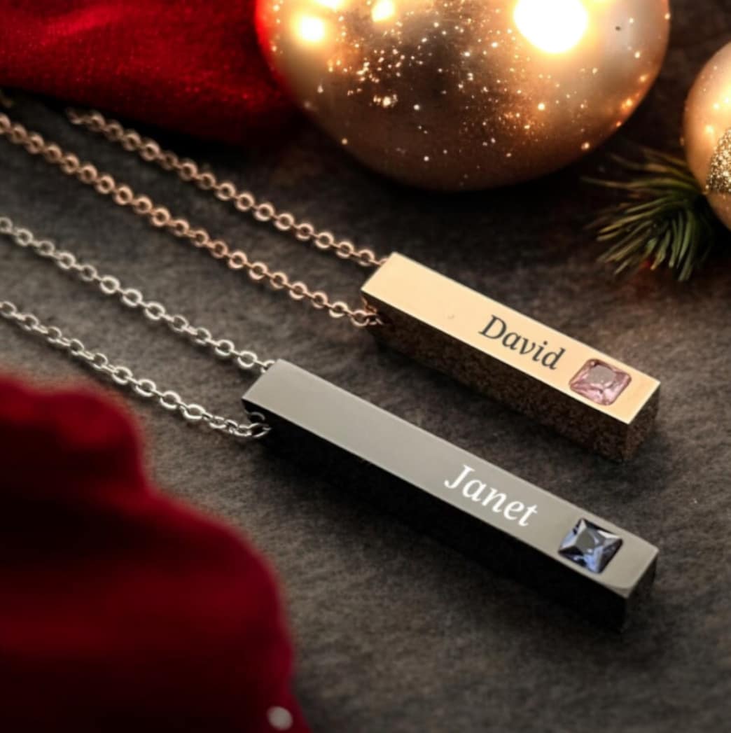 сет от мъжко и дамско колие с гравирани имена подарък