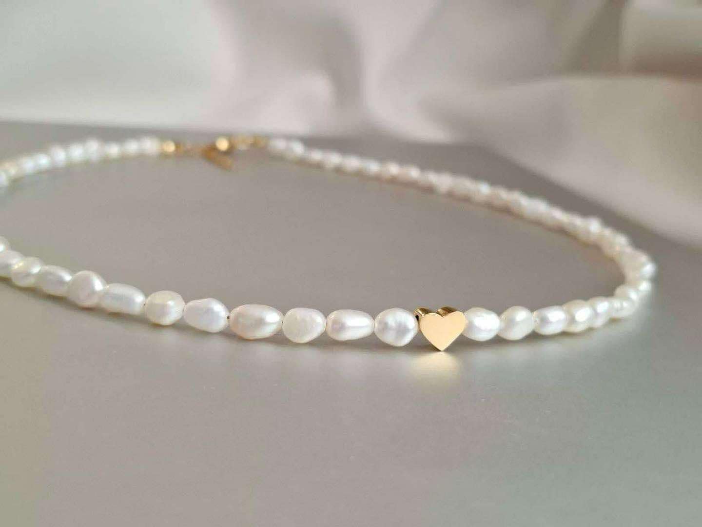 колие от естествени речни перли и сърце подарък