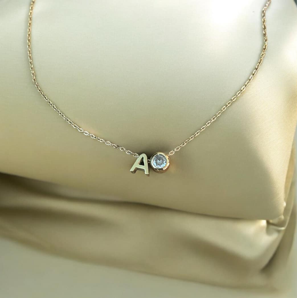 колие с буква А и бял цирконий подарък